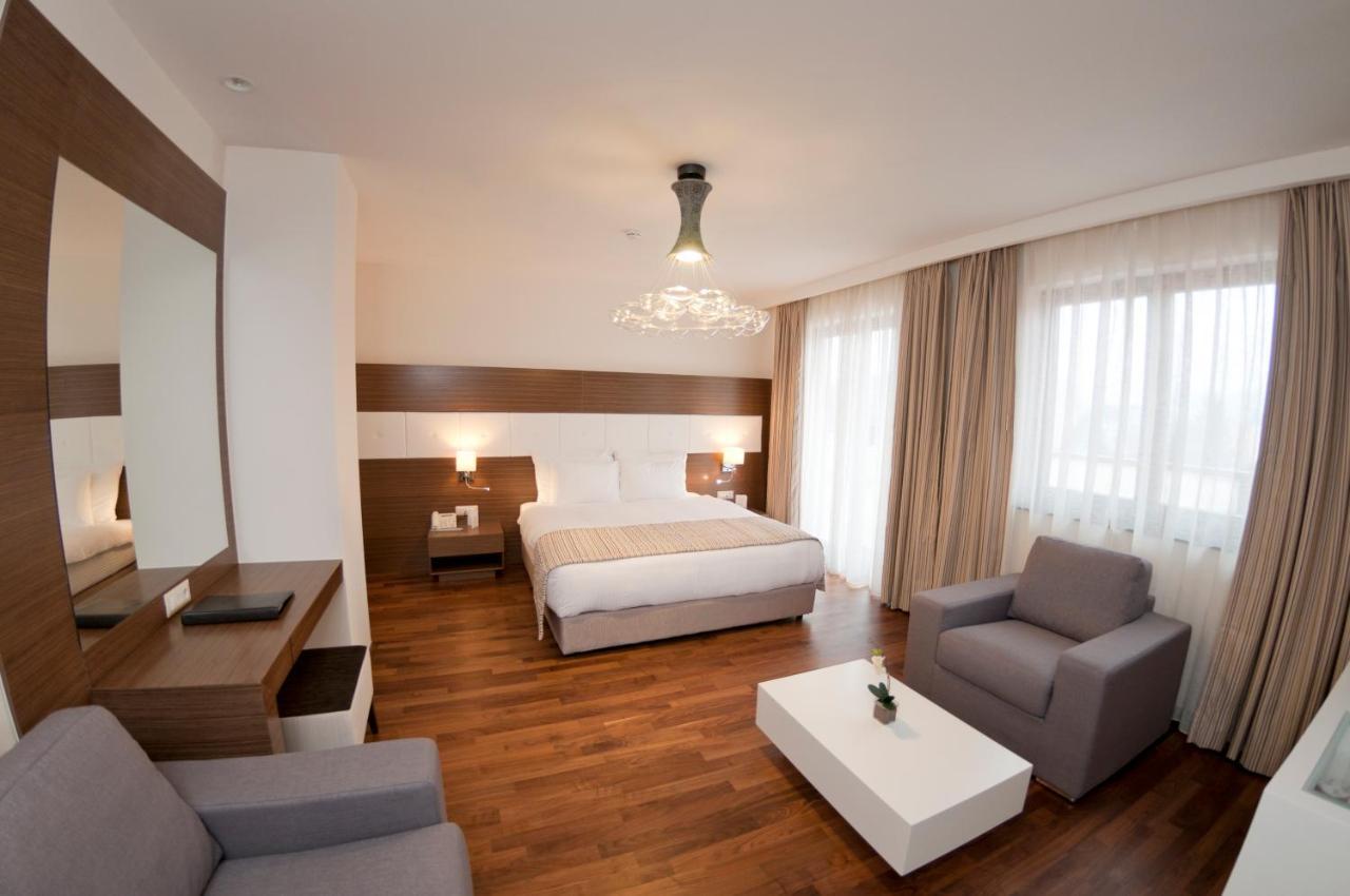 Hotel Dukagjini เปเย ภายนอก รูปภาพ