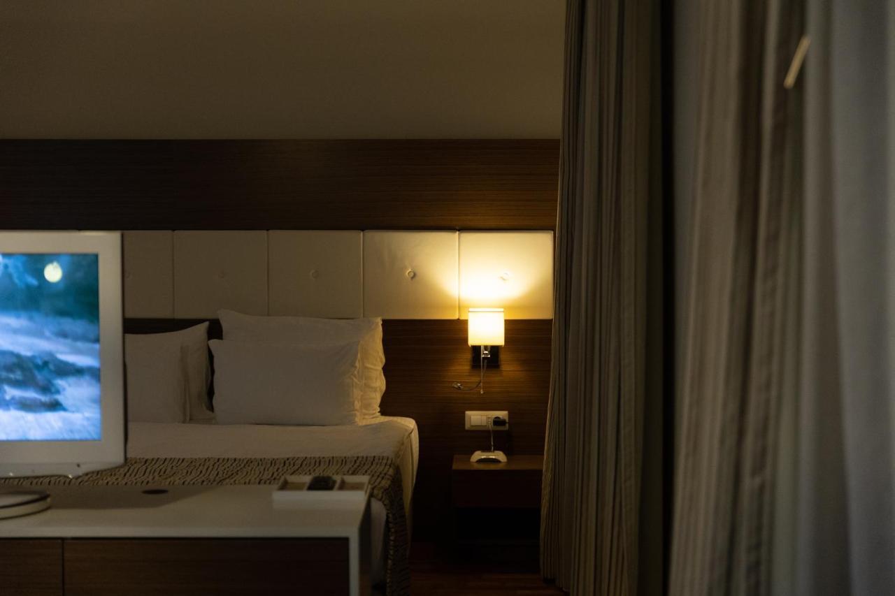 Hotel Dukagjini เปเย ภายนอก รูปภาพ
