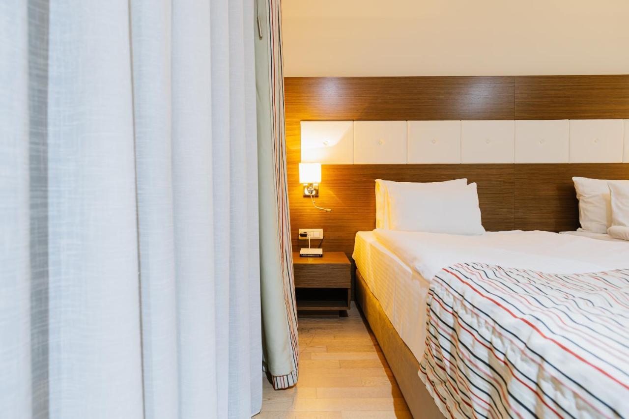 Hotel Dukagjini เปเย ภายนอก รูปภาพ
