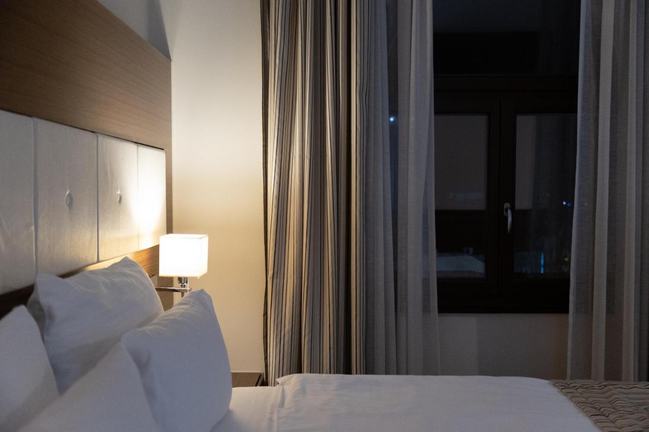 Hotel Dukagjini เปเย ภายนอก รูปภาพ