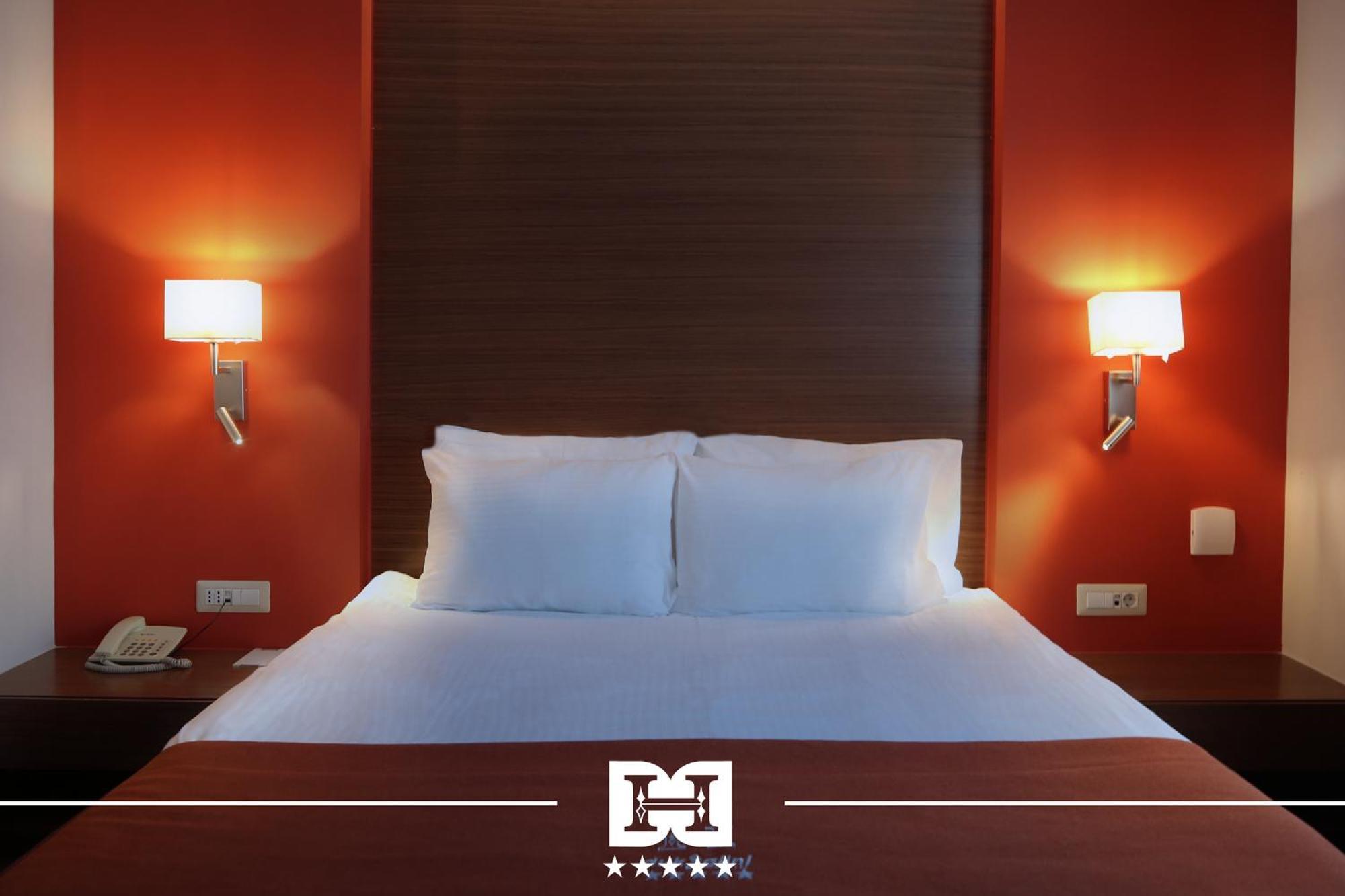 Hotel Dukagjini เปเย ภายนอก รูปภาพ