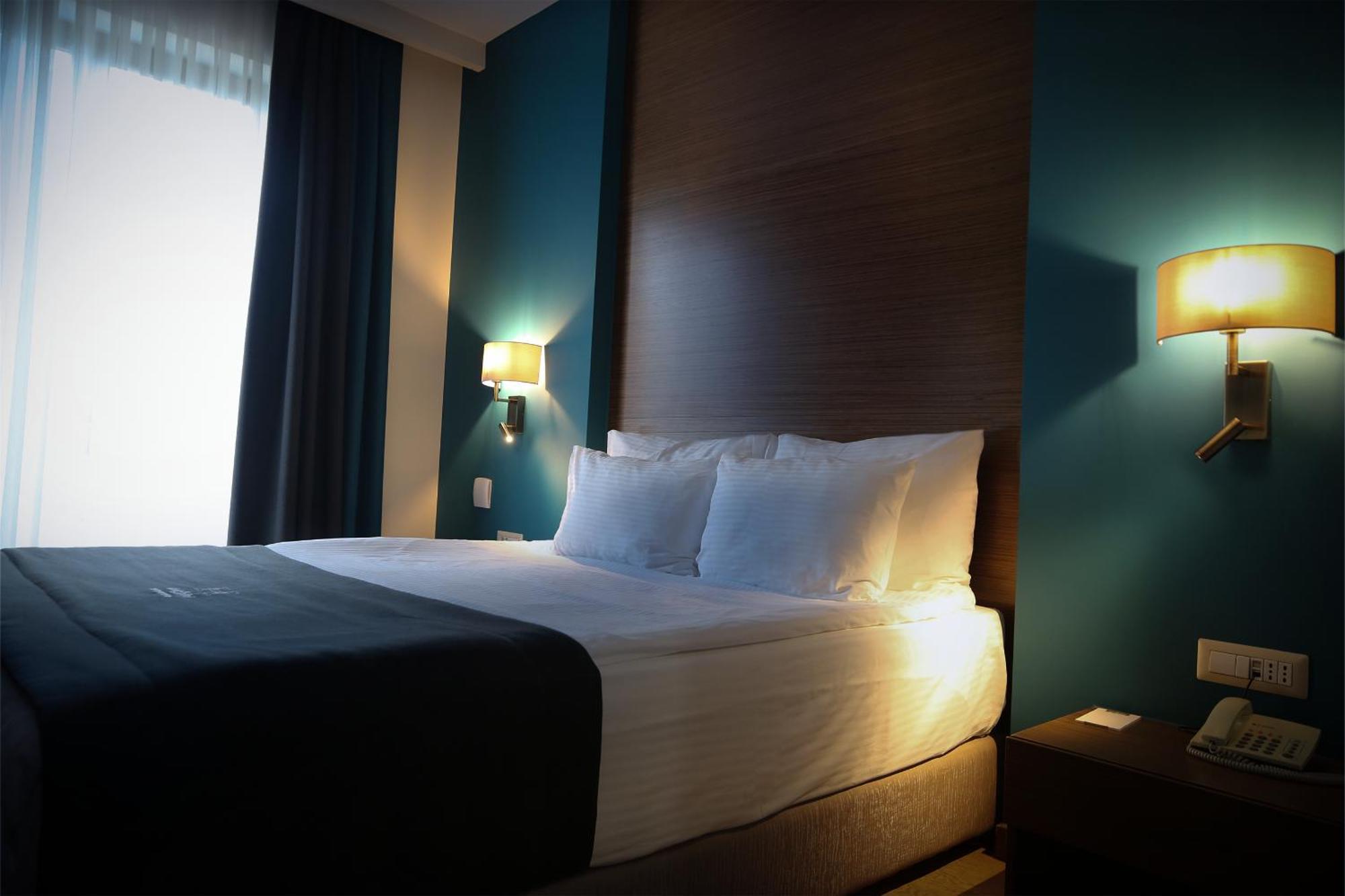 Hotel Dukagjini เปเย ภายนอก รูปภาพ